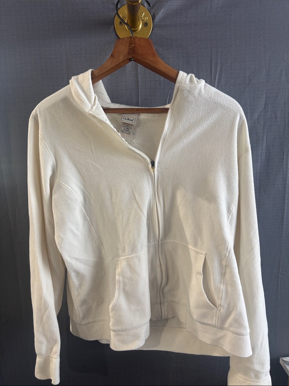 L.L.Bean Women’s Cream cropped light weight zippered sweatshirt
